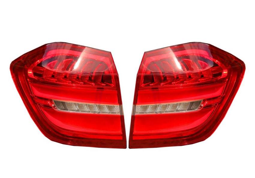 Mercedes Tail Light Set Driver and Passenger Side Outer Genuine